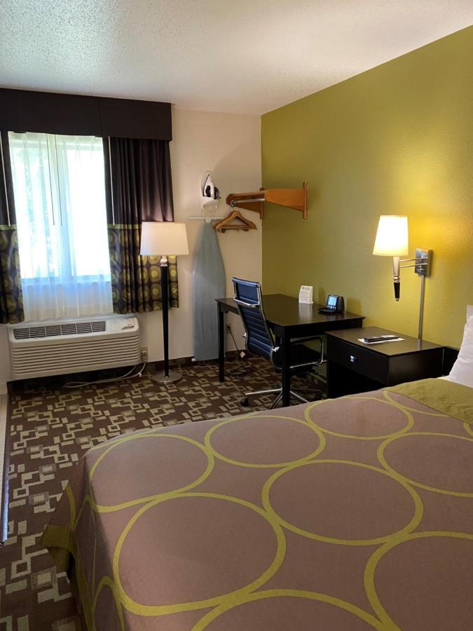 Super 8 By Wyndham Independence Ia Ξενοδοχείο Εξωτερικό φωτογραφία